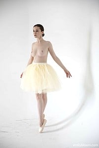 Emily Bloom gallery image 14 of 20