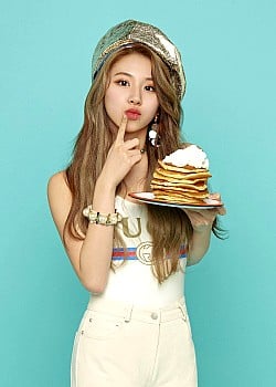 Chaeyoung image 1 of 3
